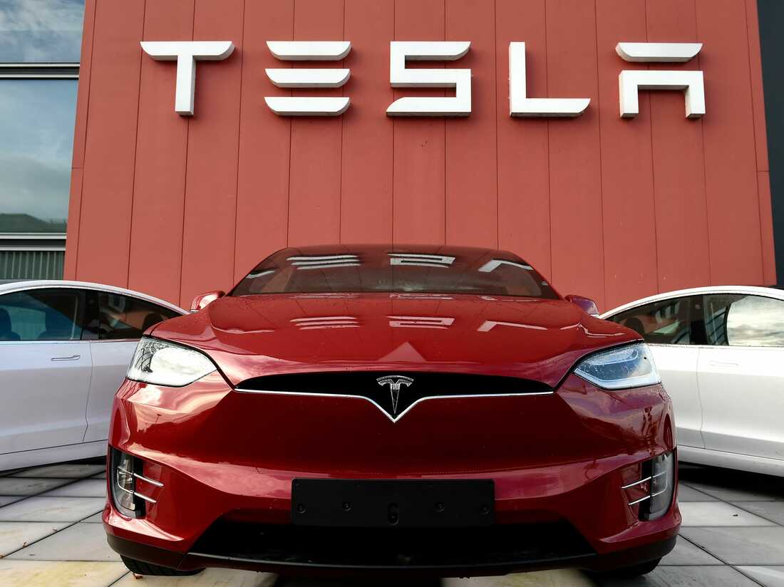 Tesla baja sus precios criptomanía