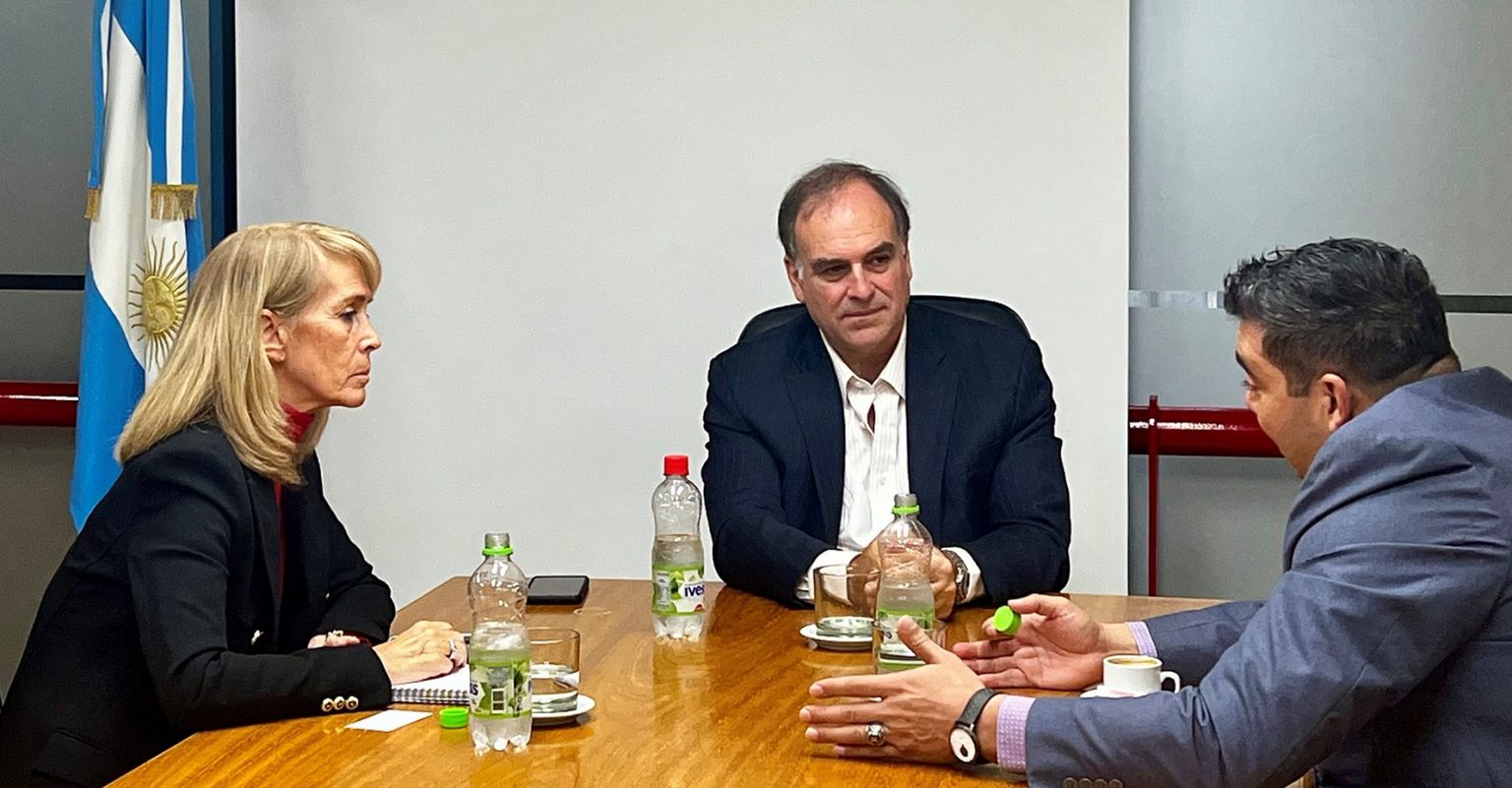 Argentina recibe a funcionarios de El Salvador para hablar sobre Bitcoin  