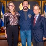 Bukele reveló a Cathie Wood el plan con bitcoin para su próximo mandato
