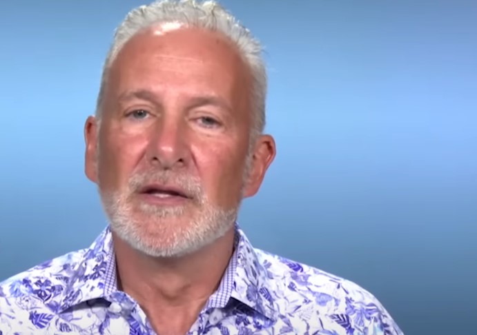 No compren dólares porque van a caer, la advertencia de Peter Schiff a los inversionistas