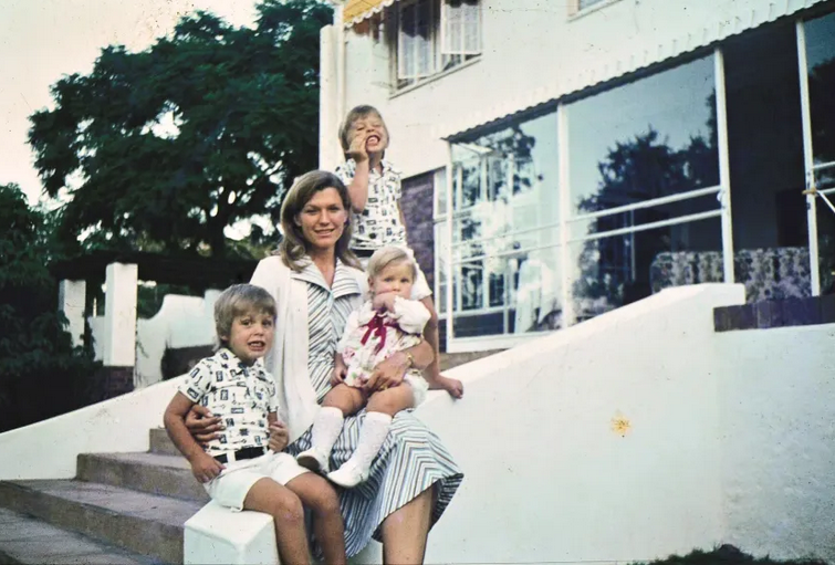 Elon Musk y su madre