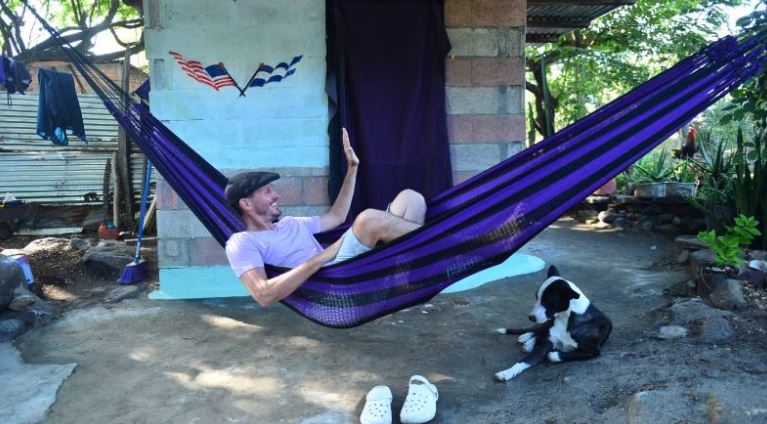 El primer habitante de la Bitcoin City abandonó El Salvador